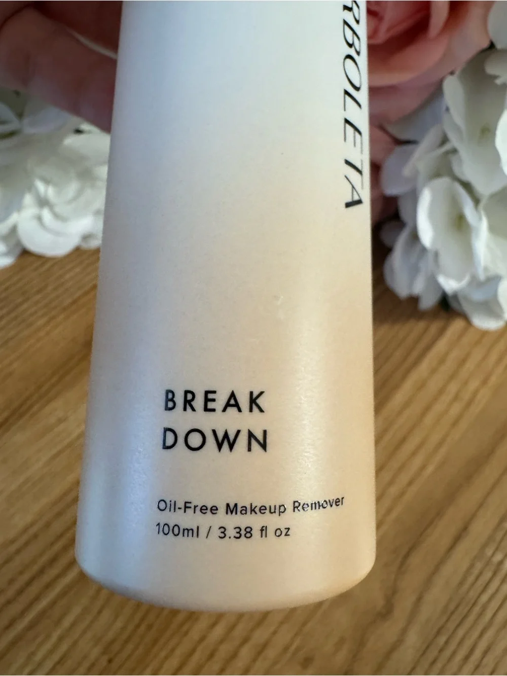 BORBOLETA White Skincare Bottle with Soft Pink Accents